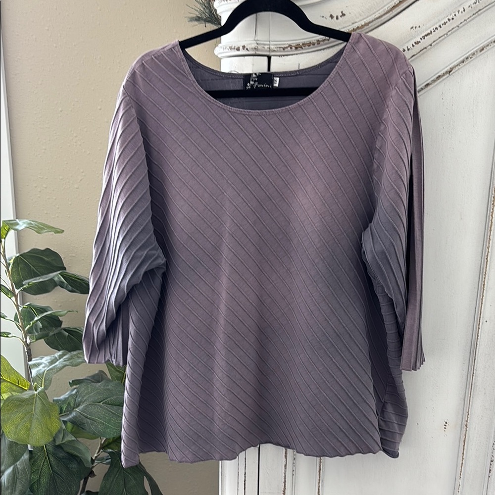 Fenini Women’s Top Blouse Size 1X Purple Ribbed 3/4 Length Sleeves Artsy